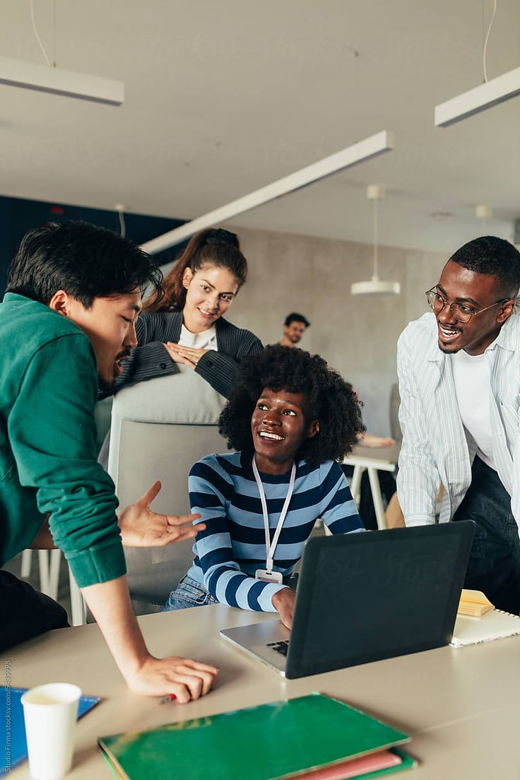Abstrakte neuronale Netze in Blau und Schwarz